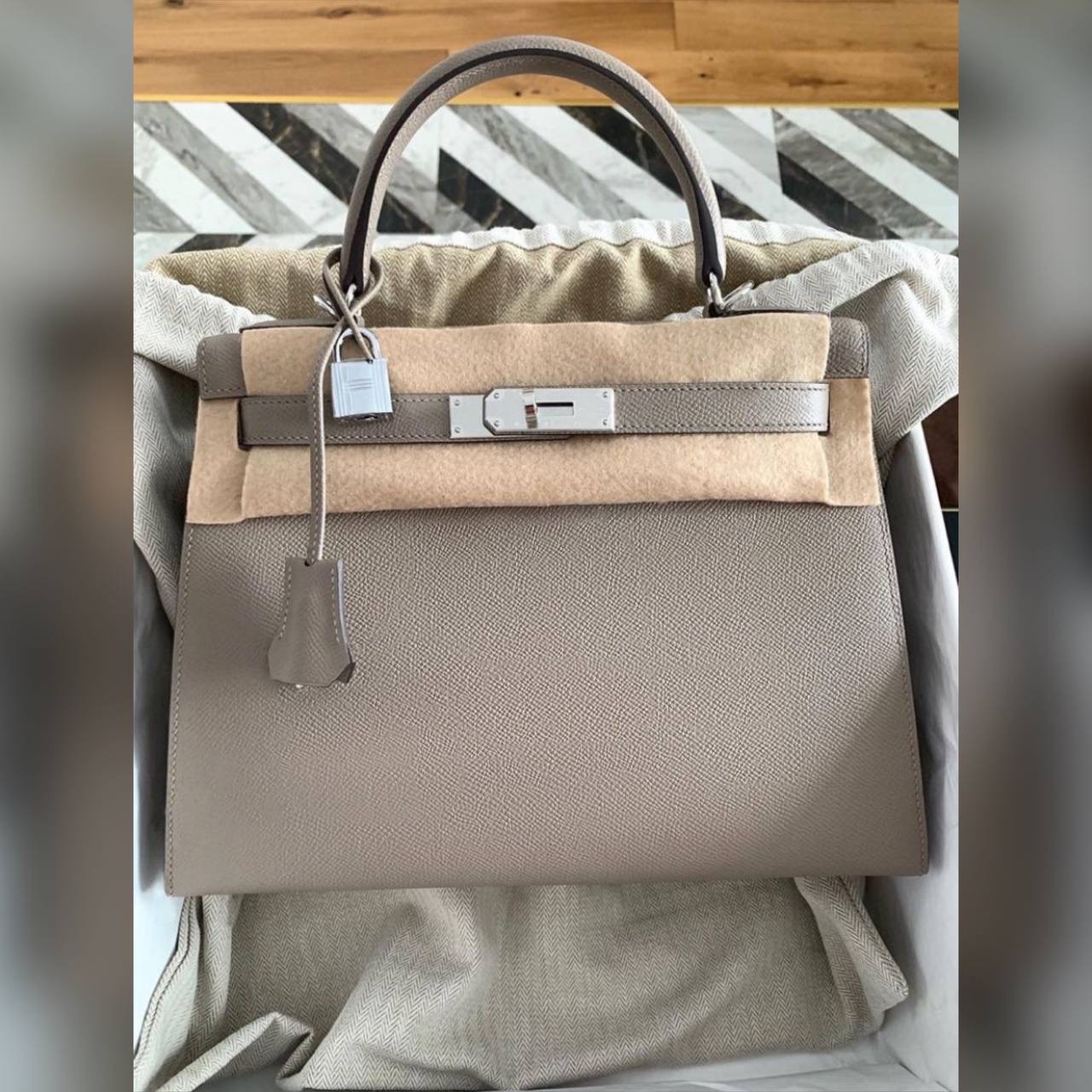 Hermès Kelly Epsom Silver bag
