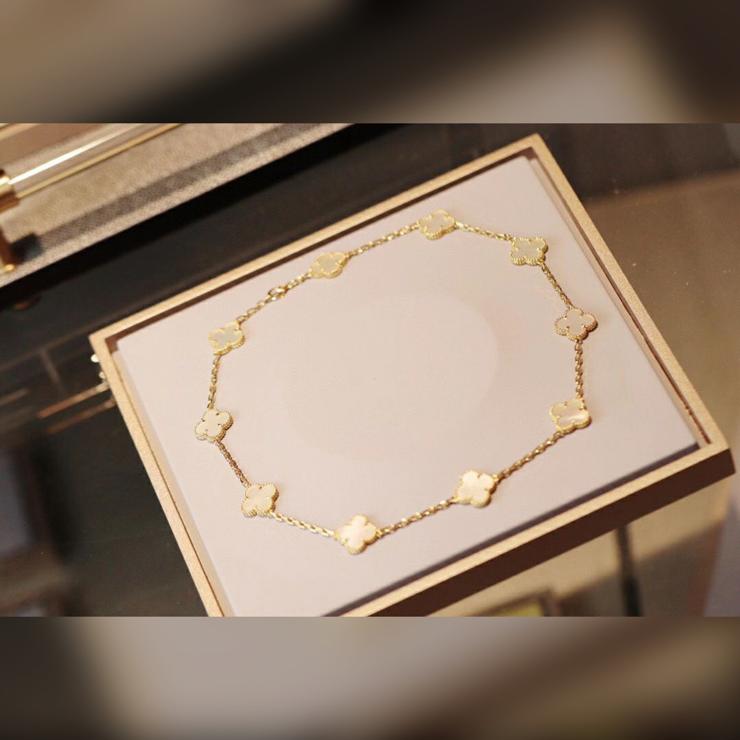 Van Cleef & Arpels accessories