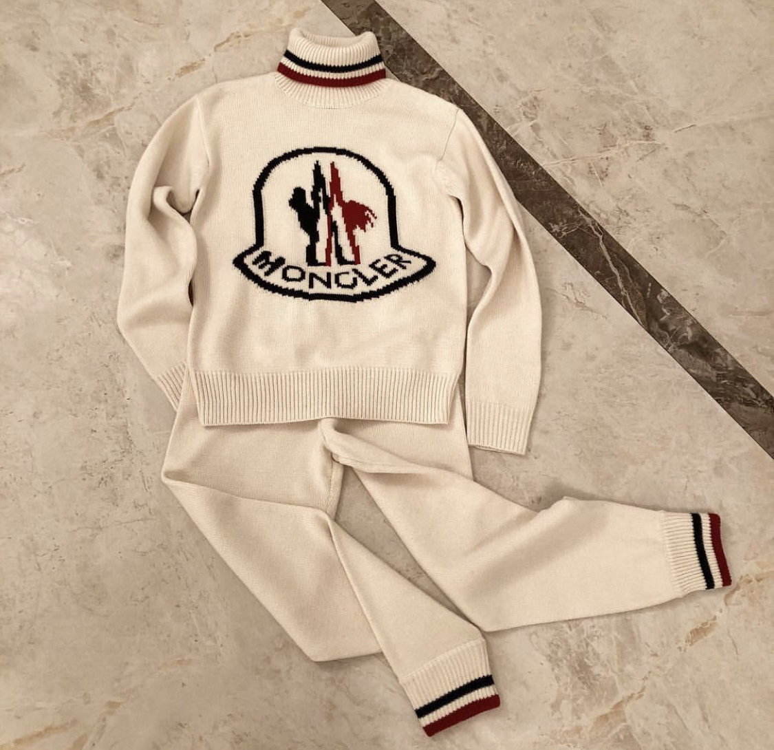 Moncler costume