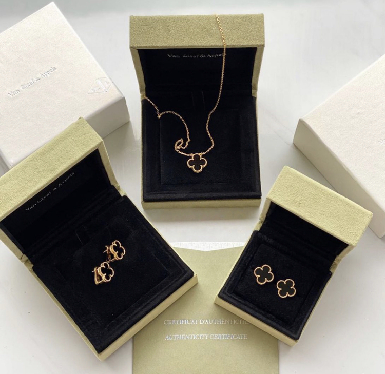 Van Cleef & Arpels accessories