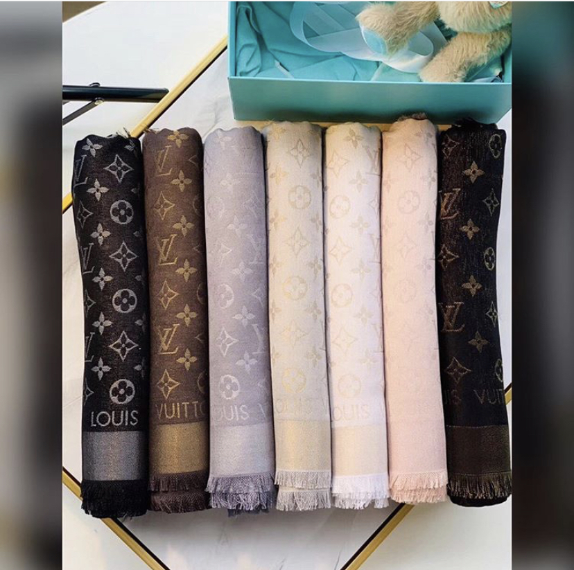 Louis Vuitton stole