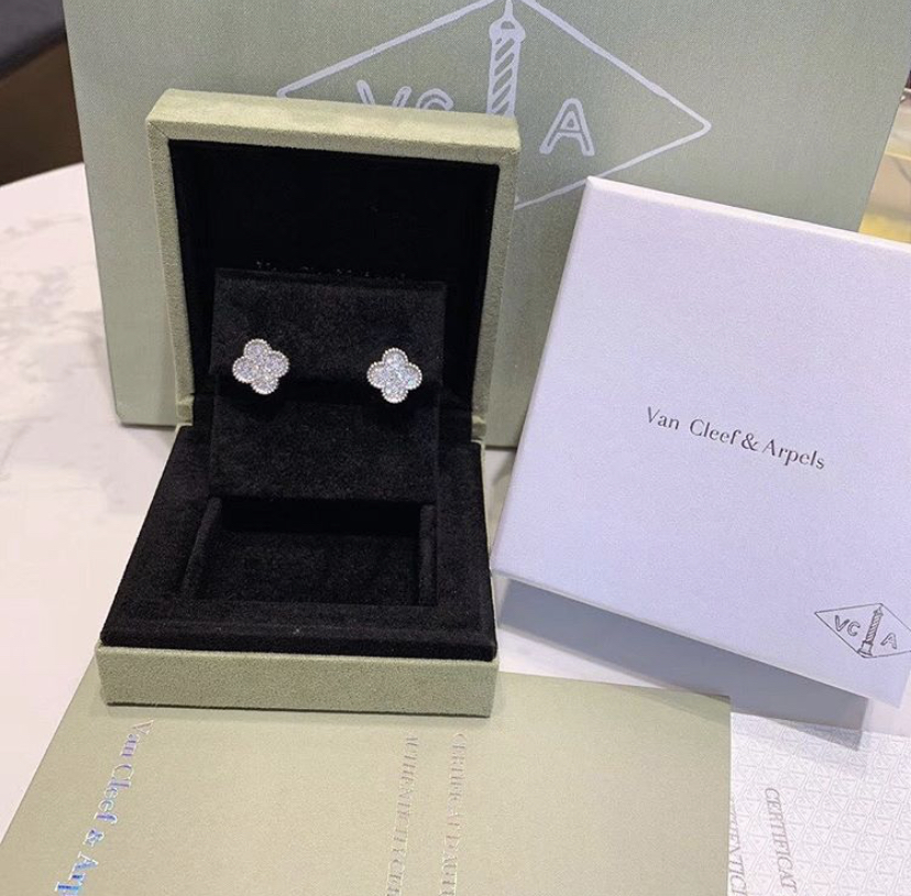Van Cleef&Arpels accessories