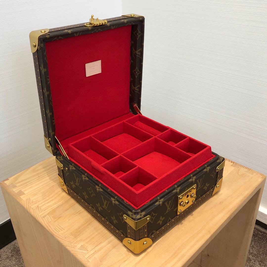 Louis Vuitton accessories for home