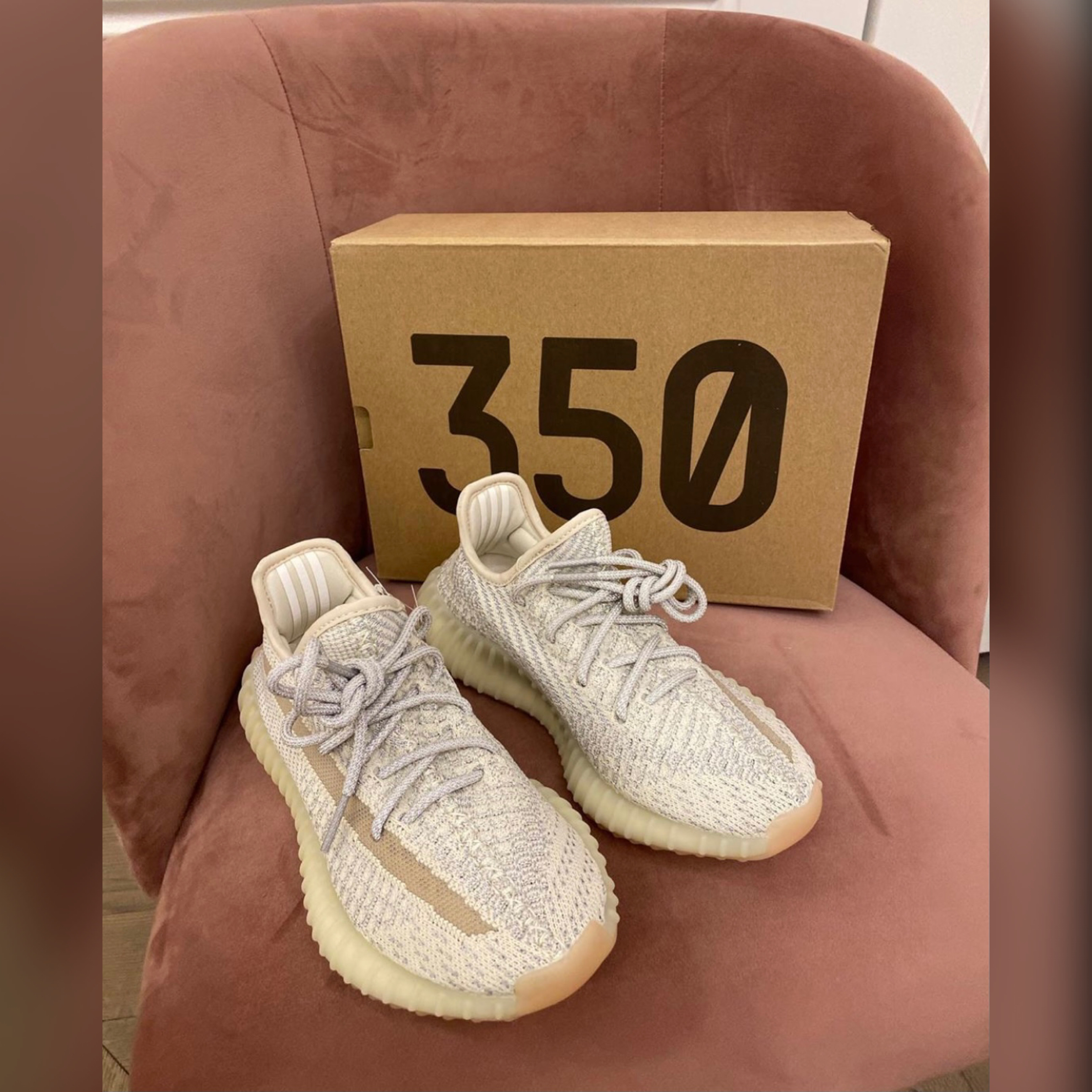 Yeezy Boost 350 V2 new