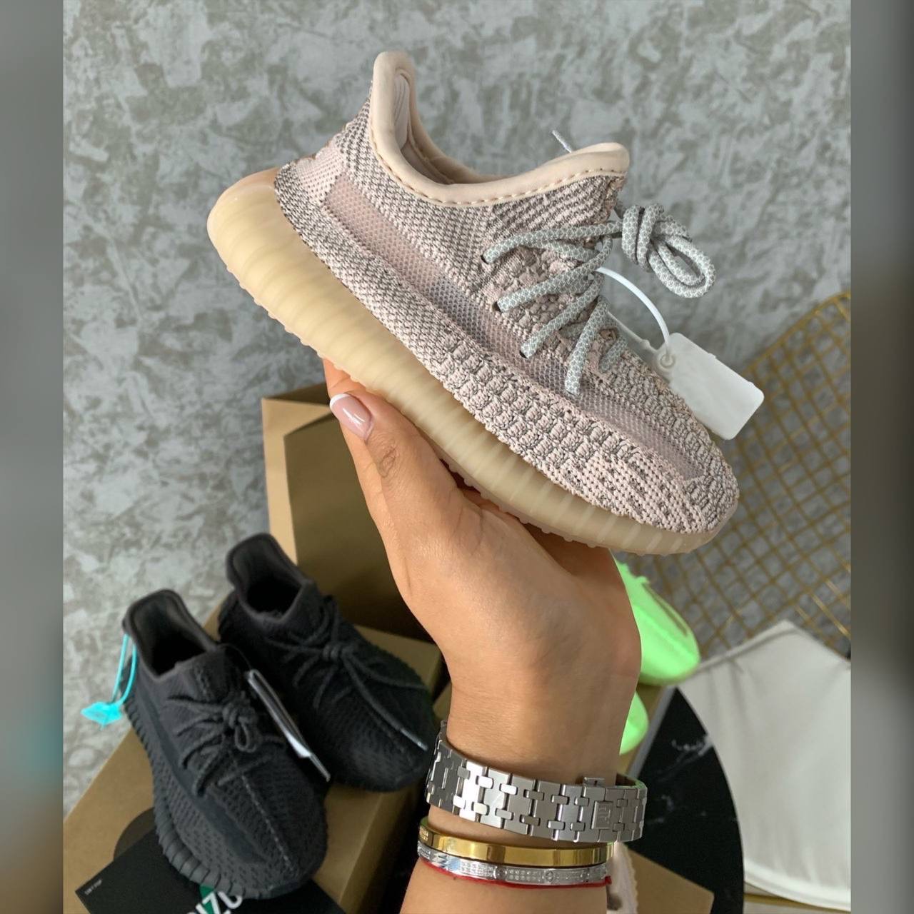Yeezy Boost 350 V2 new